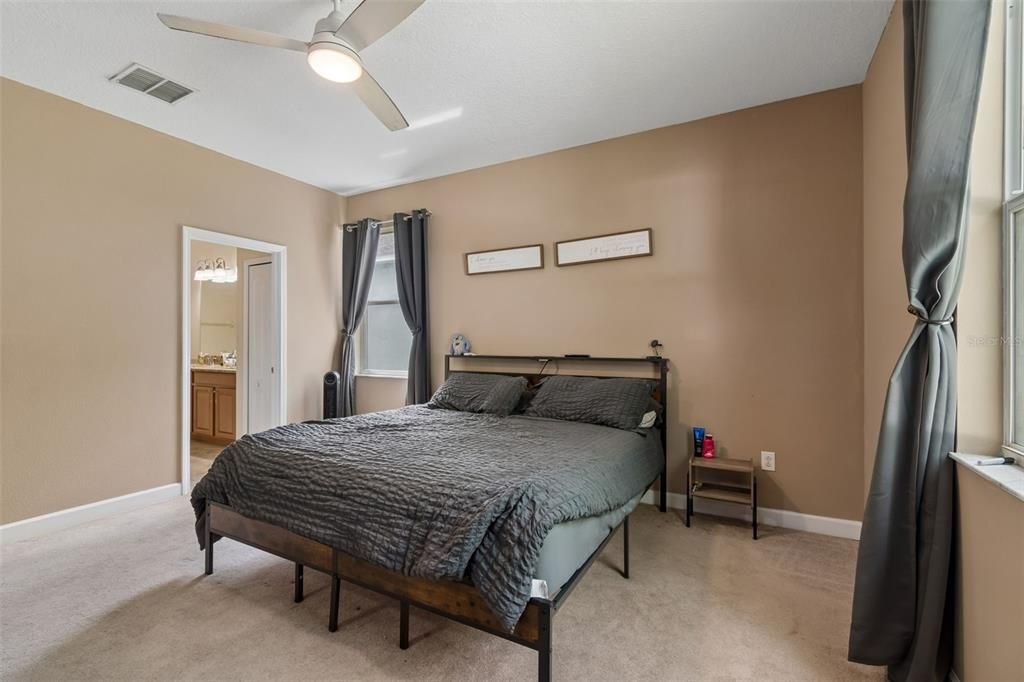 En Venta: $349,900 (4 camas, 3 baños, 2027 Pies cuadrados)