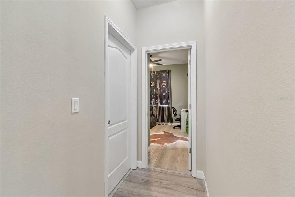 En Venta: $349,900 (4 camas, 3 baños, 2027 Pies cuadrados)
