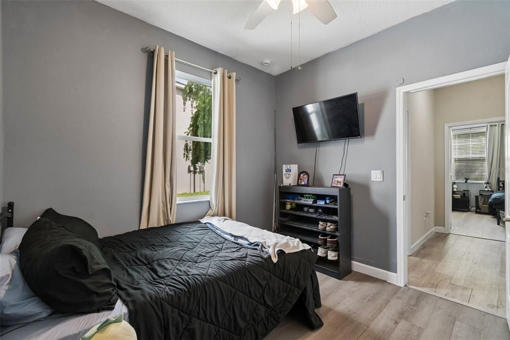 En Venta: $349,900 (4 camas, 3 baños, 2027 Pies cuadrados)