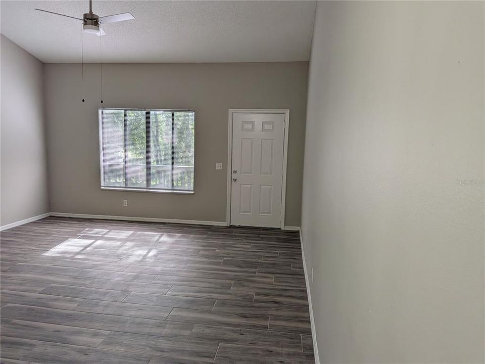 For Rent: $1,200 (2 beds, 2 baths, 899 Square Feet)
