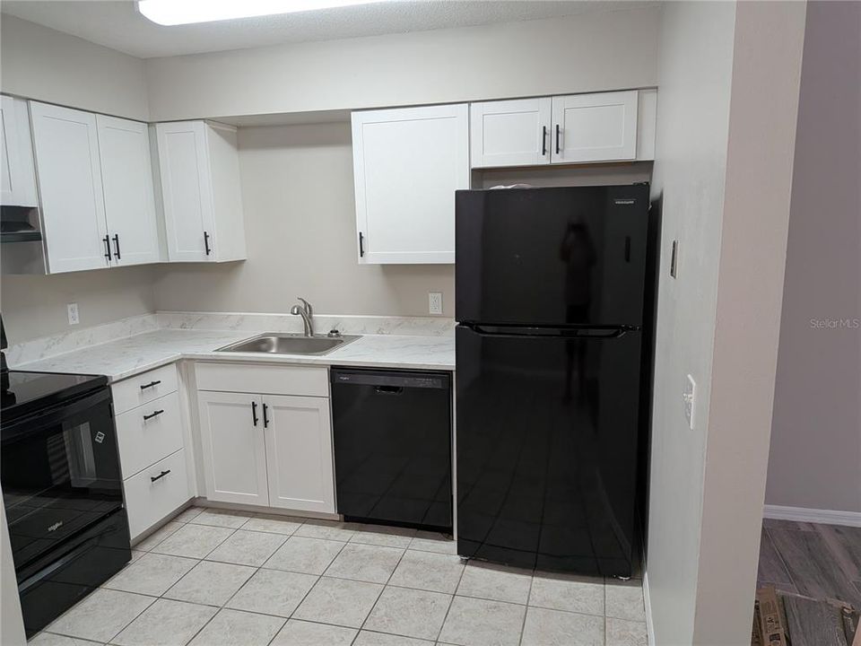 For Rent: $1,200 (2 beds, 2 baths, 899 Square Feet)