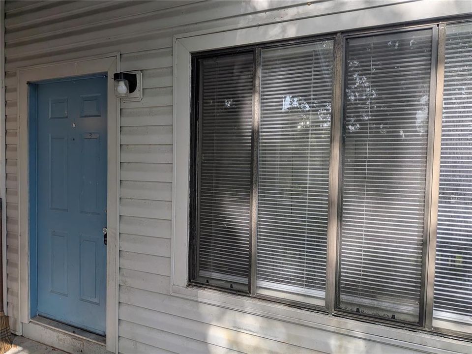 For Rent: $1,200 (2 beds, 2 baths, 899 Square Feet)