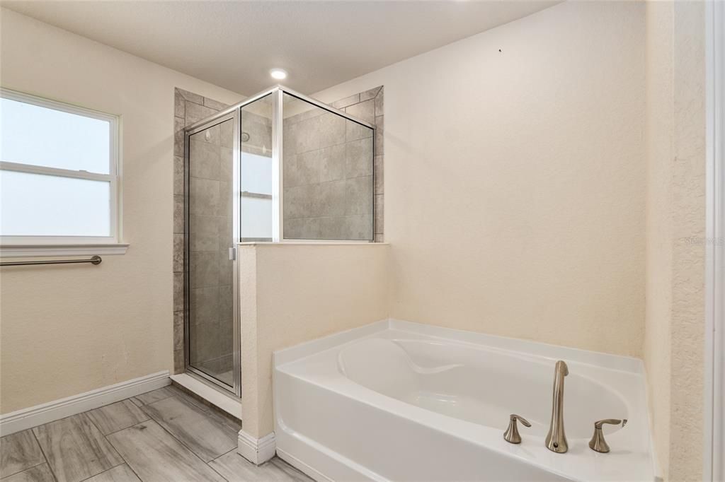 En Venta: $449,000 (4 camas, 3 baños, 2591 Pies cuadrados)