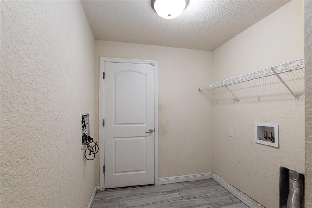 En Venta: $449,000 (4 camas, 3 baños, 2591 Pies cuadrados)