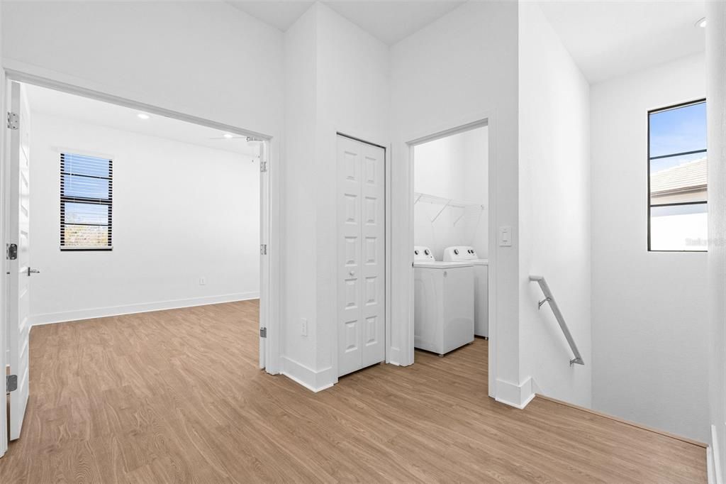 Activo con contrato: $3,969 (4 camas, 3 baños, 2183 Pies cuadrados)