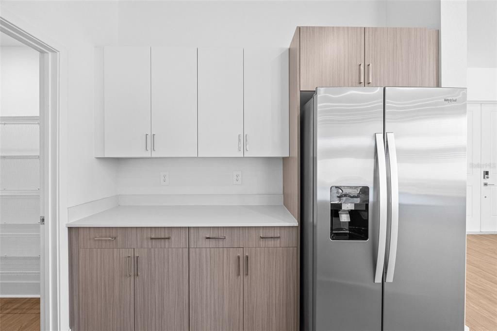 Activo con contrato: $3,969 (4 camas, 3 baños, 2183 Pies cuadrados)