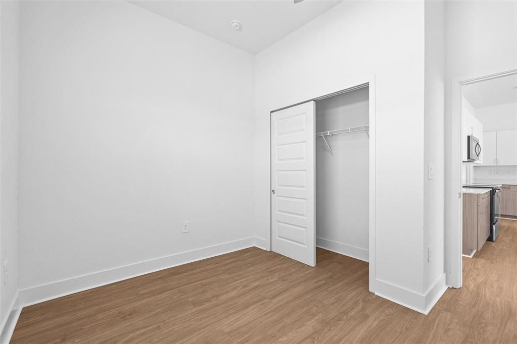 Activo con contrato: $3,969 (4 camas, 3 baños, 2183 Pies cuadrados)