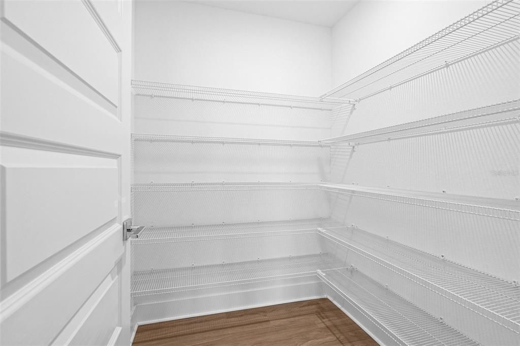 Activo con contrato: $3,969 (4 camas, 3 baños, 2183 Pies cuadrados)