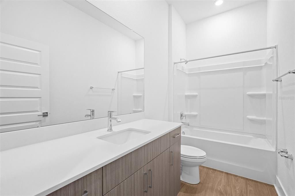 Activo con contrato: $3,969 (4 camas, 3 baños, 2183 Pies cuadrados)