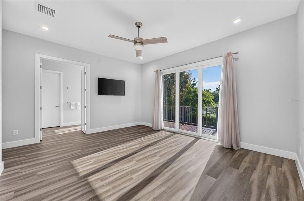 For Sale: $975,000 (4 beds, 3 baths, 3070 Square Feet)