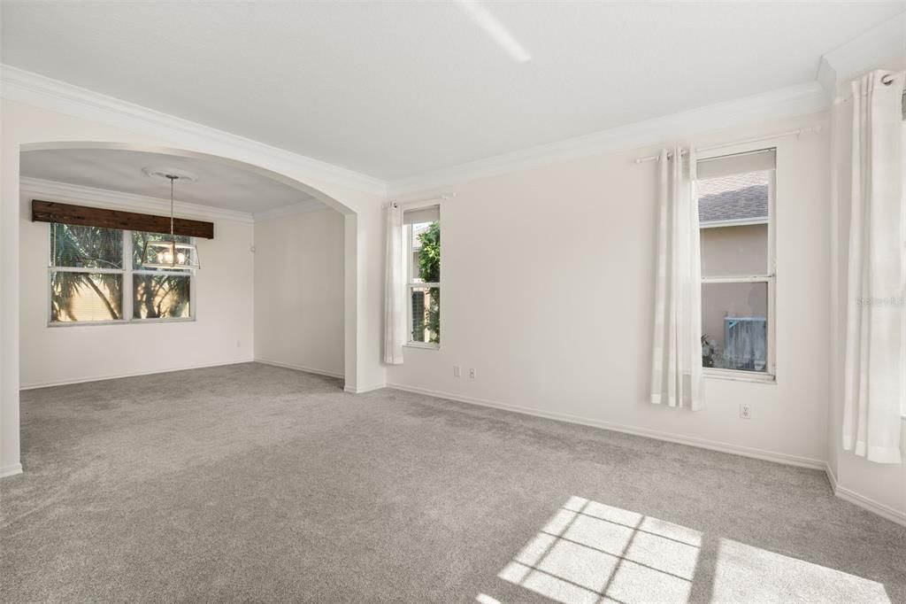 En Venta: $540,000 (4 camas, 2 baños, 2701 Pies cuadrados)