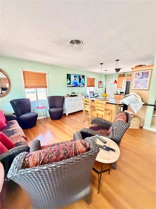 En Venta: $375,000 (3 camas, 2 baños, 1436 Pies cuadrados)