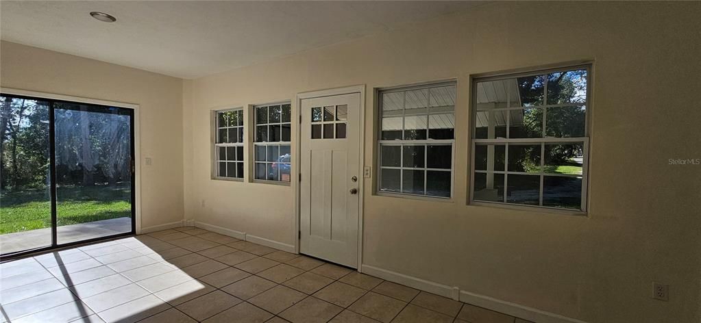 En Venta: $299,900 (3 camas, 2 baños, 1539 Pies cuadrados)
