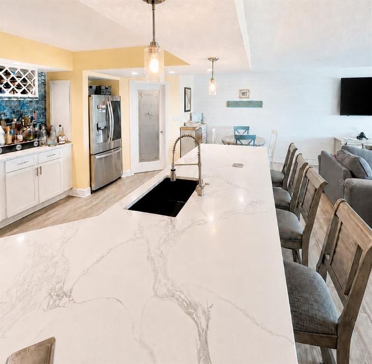 For Rent: $8,500 (3 beds, 2 baths, 2100 Square Feet)