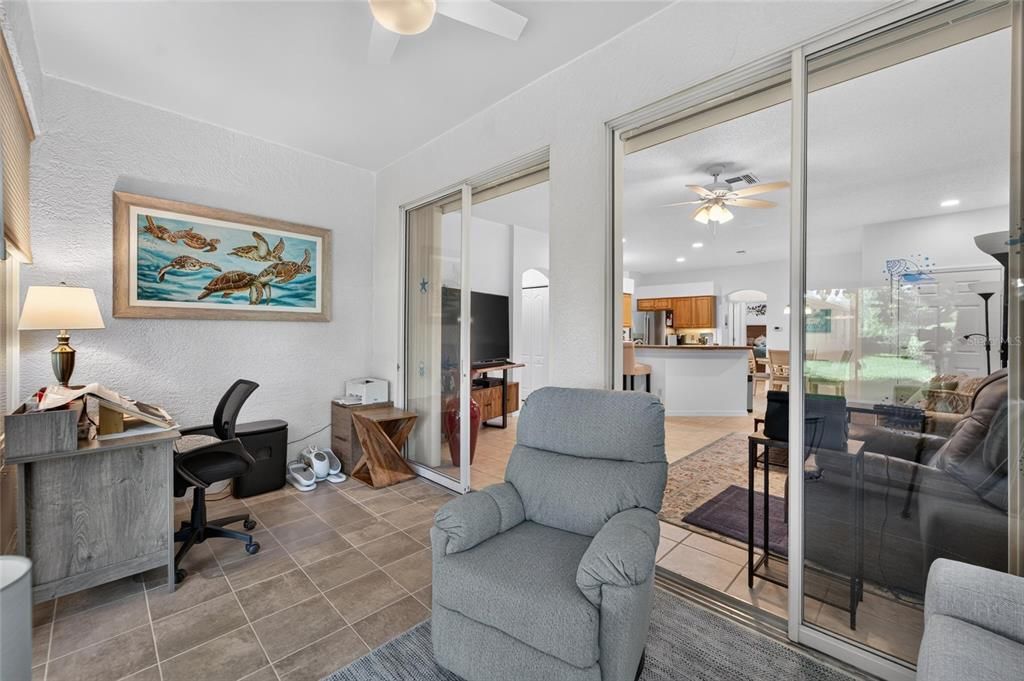 Activo con contrato: $225,000 (3 camas, 2 baños, 1301 Pies cuadrados)