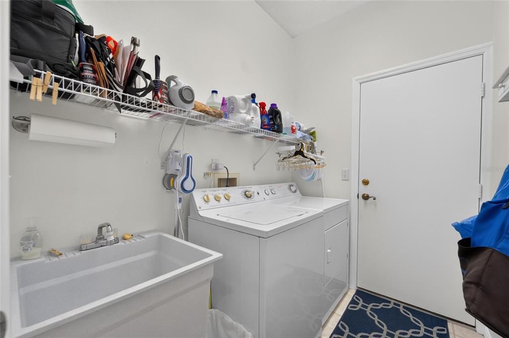 Activo con contrato: $225,000 (3 camas, 2 baños, 1301 Pies cuadrados)