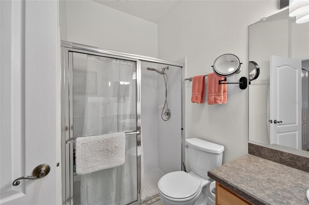 Activo con contrato: $225,000 (3 camas, 2 baños, 1301 Pies cuadrados)