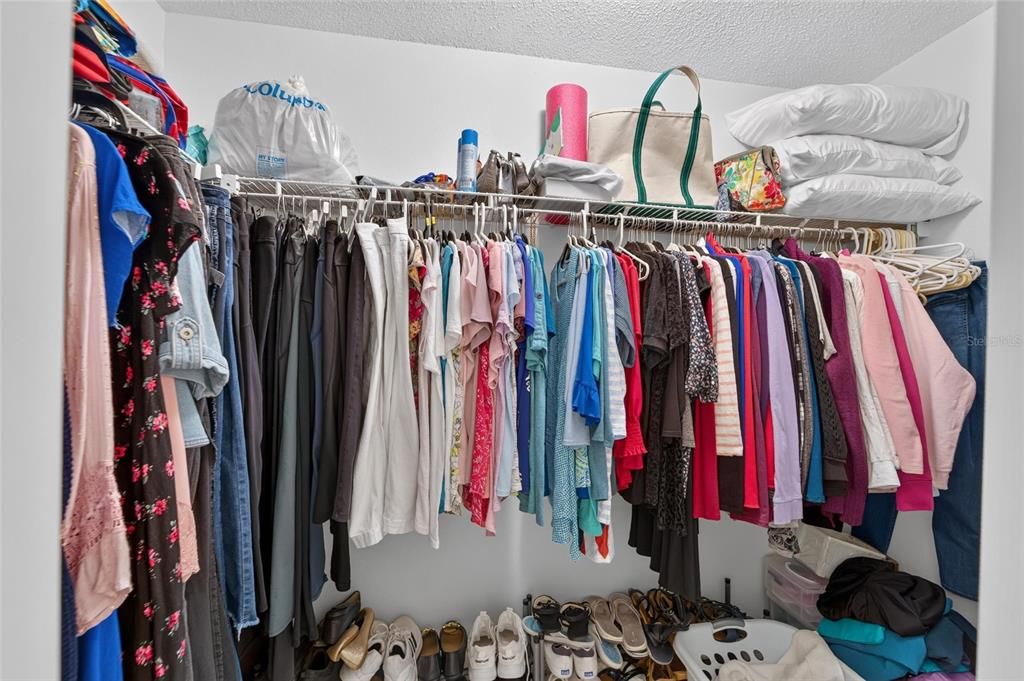 Activo con contrato: $225,000 (3 camas, 2 baños, 1301 Pies cuadrados)