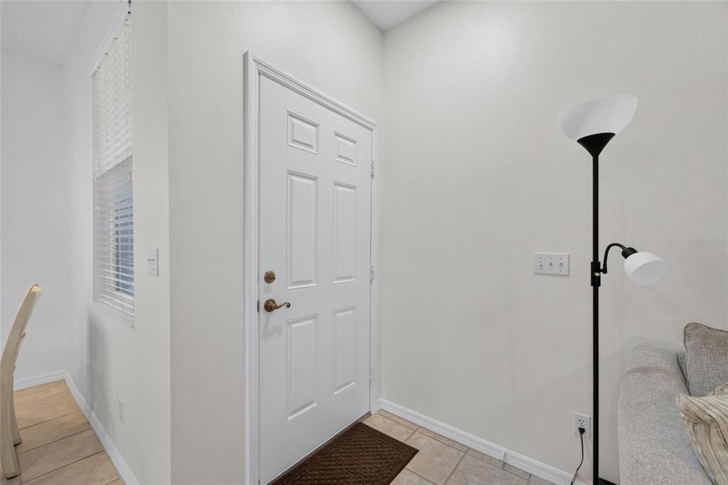 Activo con contrato: $225,000 (3 camas, 2 baños, 1301 Pies cuadrados)