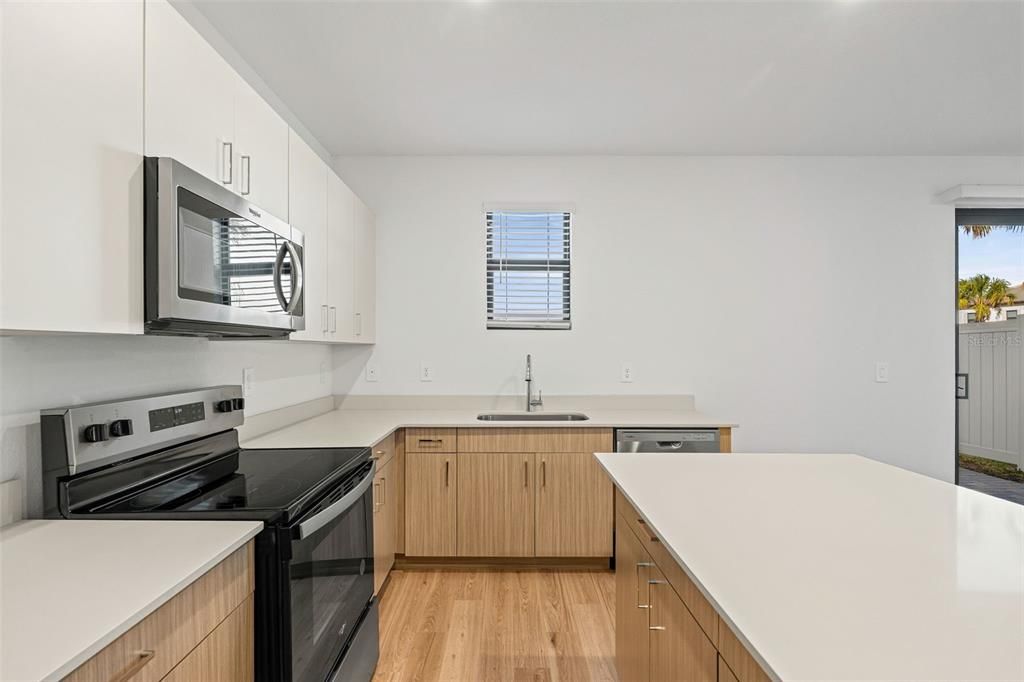 For Rent: $2,947 (4 beds, 3 baths, 1848 Square Feet)