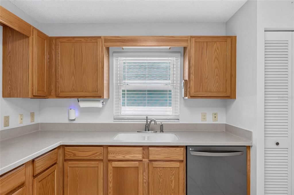 For Sale: $219,000 (2 beds, 2 baths, 1770 Square Feet)