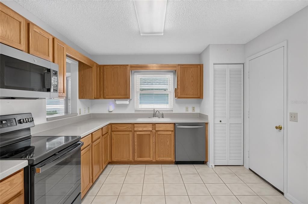 For Sale: $219,000 (2 beds, 2 baths, 1770 Square Feet)