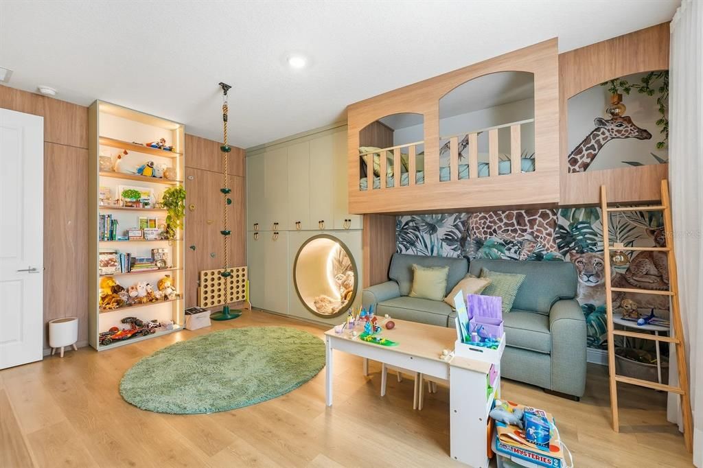 En Renta: $7,500 (5 camas, 3 baños, 3115 Pies cuadrados)