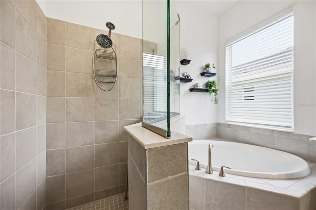 En Venta: $729,000 (3 camas, 2 baños, 2078 Pies cuadrados)