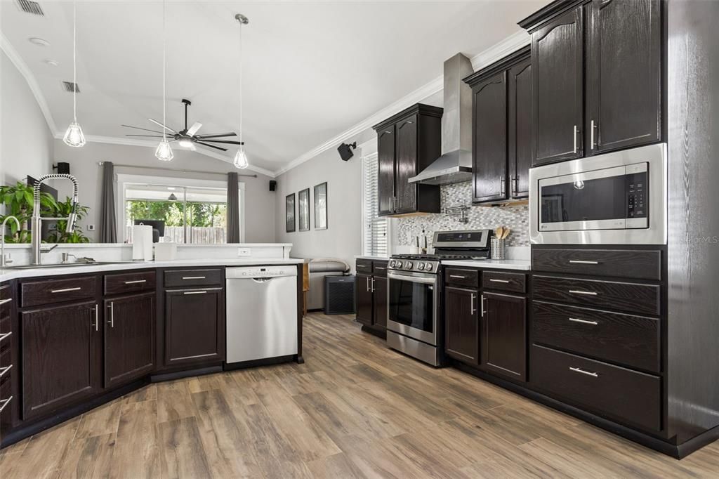 For Sale: $489,900 (4 beds, 2 baths, 2117 Square Feet)
