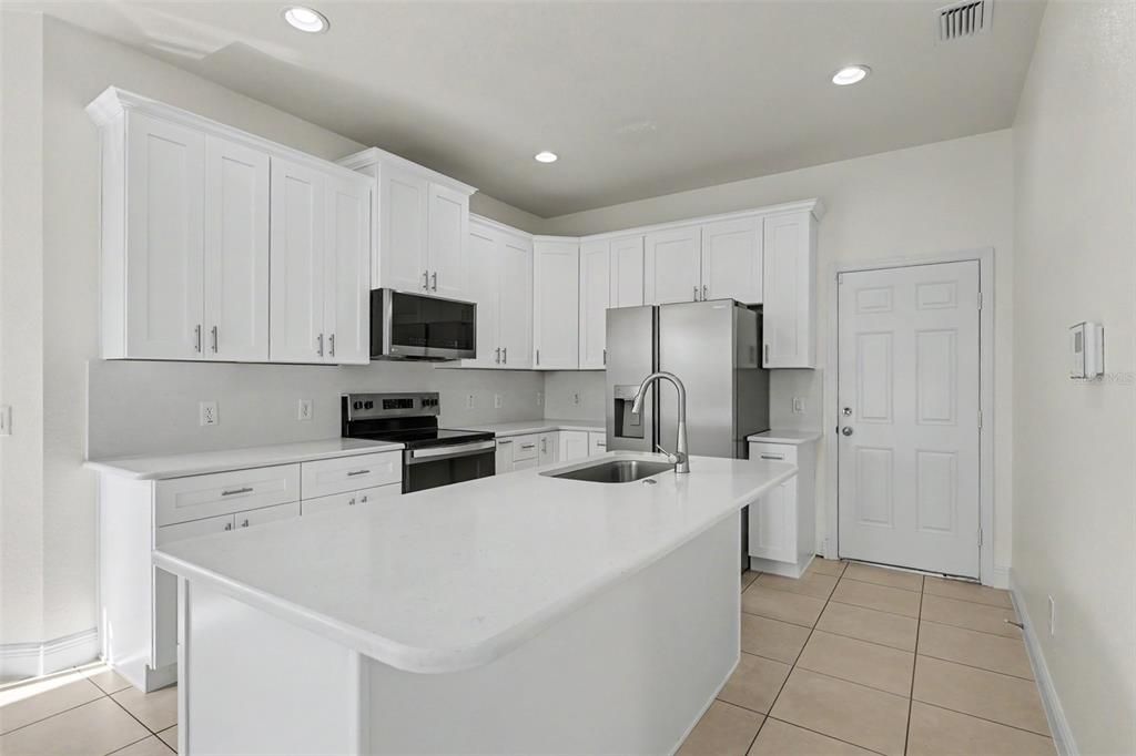 En Venta: $359,000 (4 camas, 3 baños, 2510 Pies cuadrados)