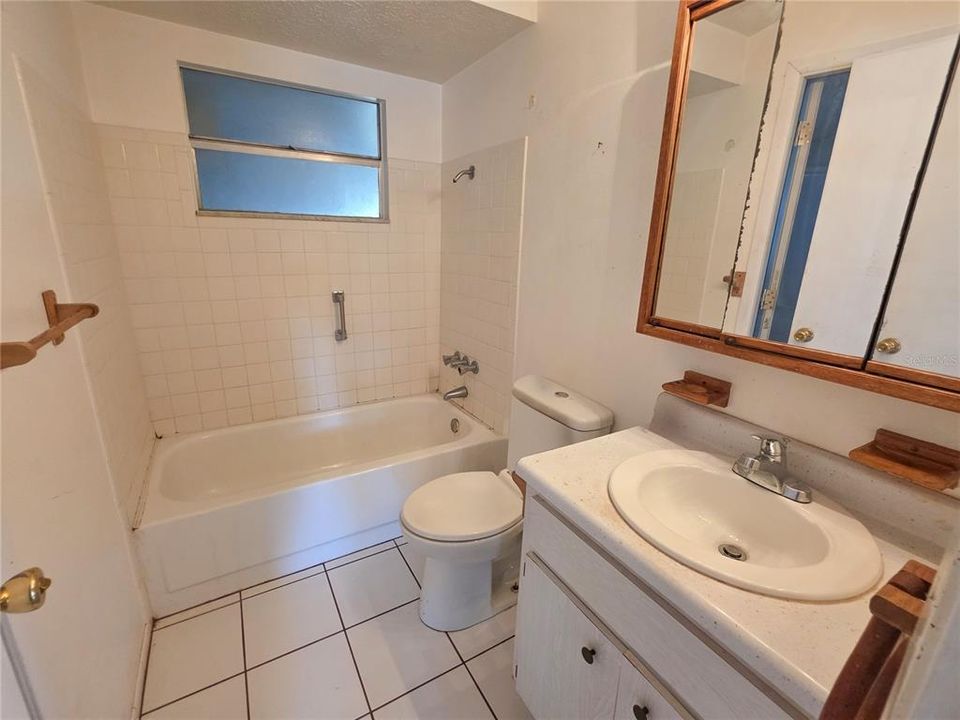 На продажу: $130,000 (3 спален, 1 ванн, 1386 Квадратных фут)