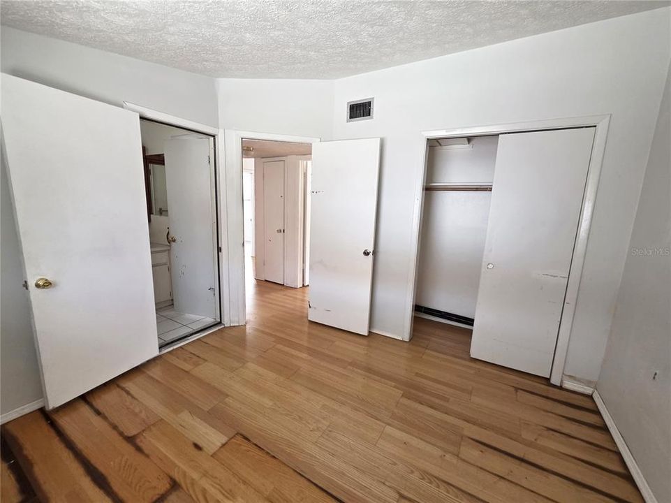 На продажу: $130,000 (3 спален, 1 ванн, 1386 Квадратных фут)