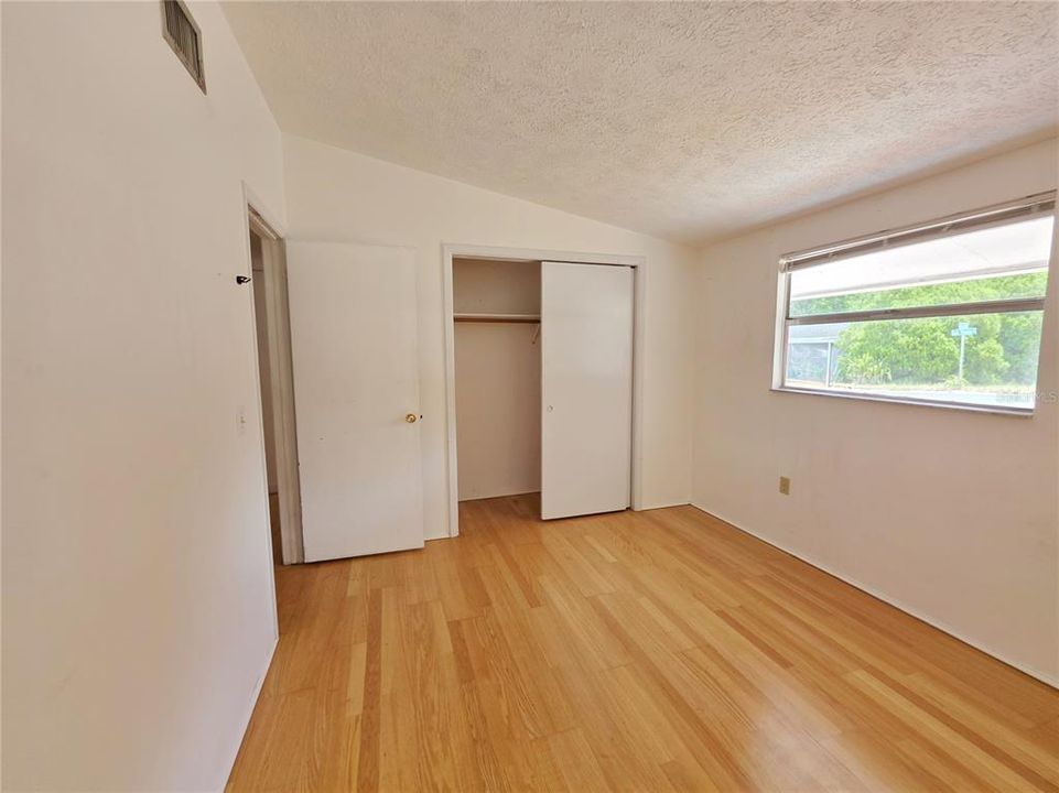 На продажу: $130,000 (3 спален, 1 ванн, 1386 Квадратных фут)