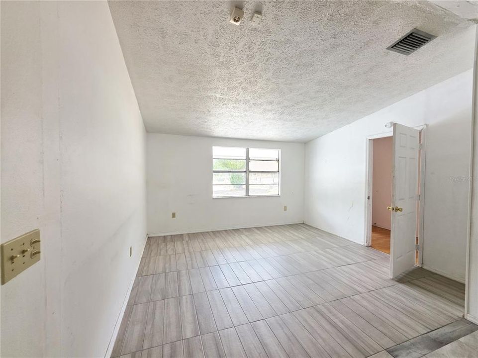 На продажу: $130,000 (3 спален, 1 ванн, 1386 Квадратных фут)