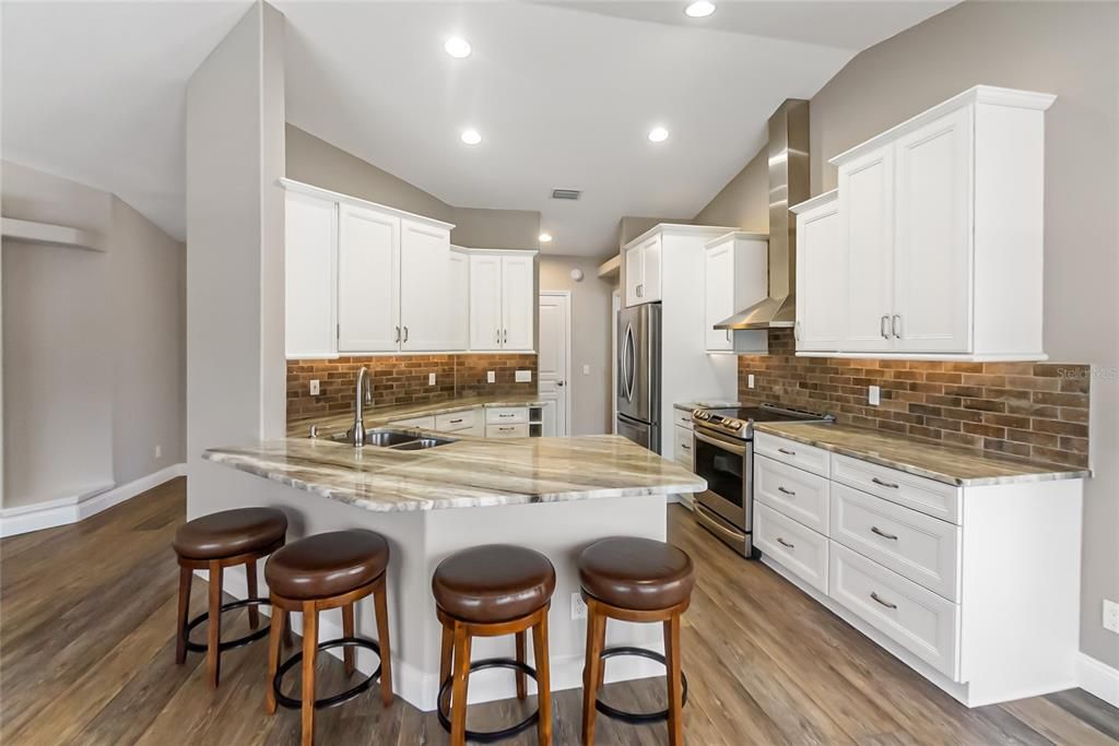 Activo con contrato: $489,000 (3 camas, 2 baños, 1553 Pies cuadrados)