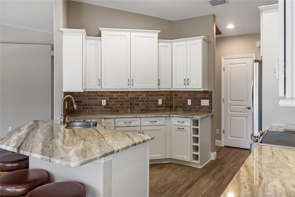 Activo con contrato: $489,000 (3 camas, 2 baños, 1553 Pies cuadrados)