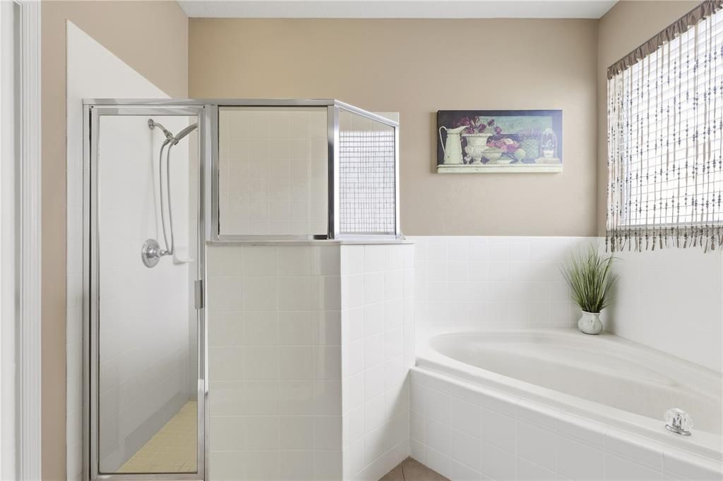 For Sale: $355,000 (2 beds, 2 baths, 1689 Square Feet)
