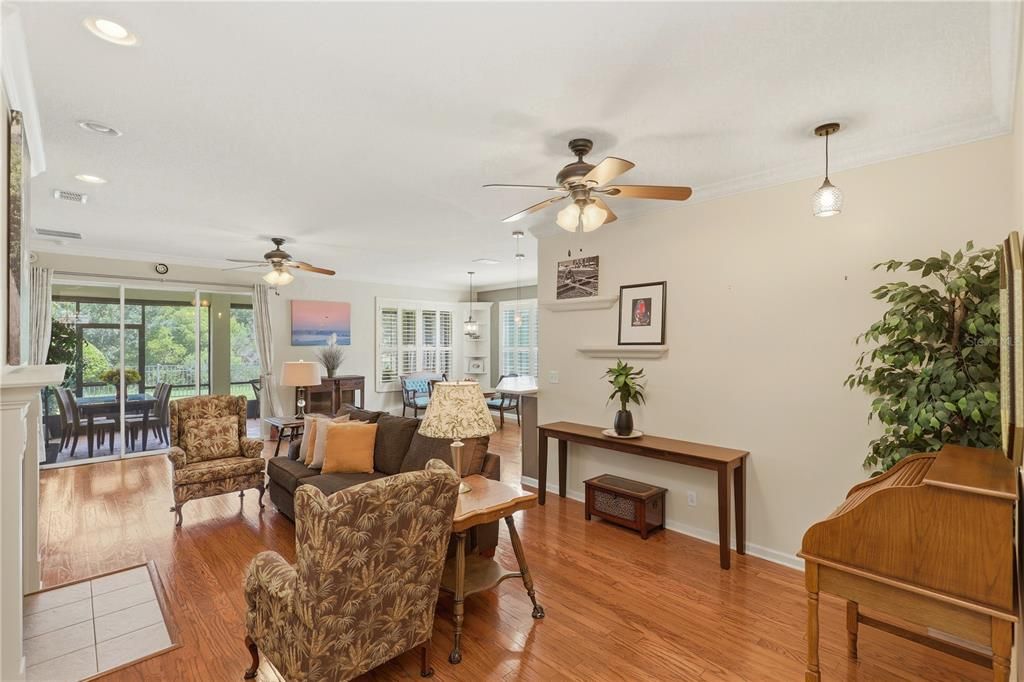 For Sale: $355,000 (2 beds, 2 baths, 1689 Square Feet)