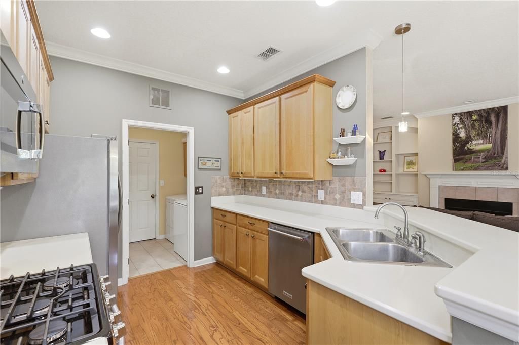 For Sale: $355,000 (2 beds, 2 baths, 1689 Square Feet)
