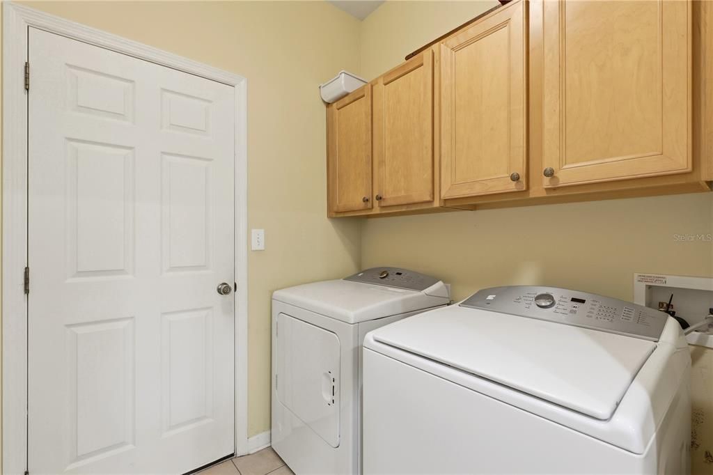 For Sale: $355,000 (2 beds, 2 baths, 1689 Square Feet)