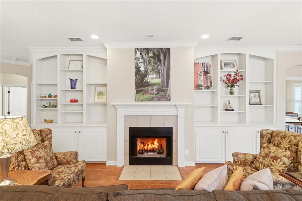 For Sale: $355,000 (2 beds, 2 baths, 1689 Square Feet)