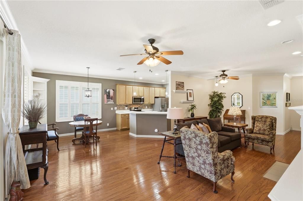 For Sale: $355,000 (2 beds, 2 baths, 1689 Square Feet)