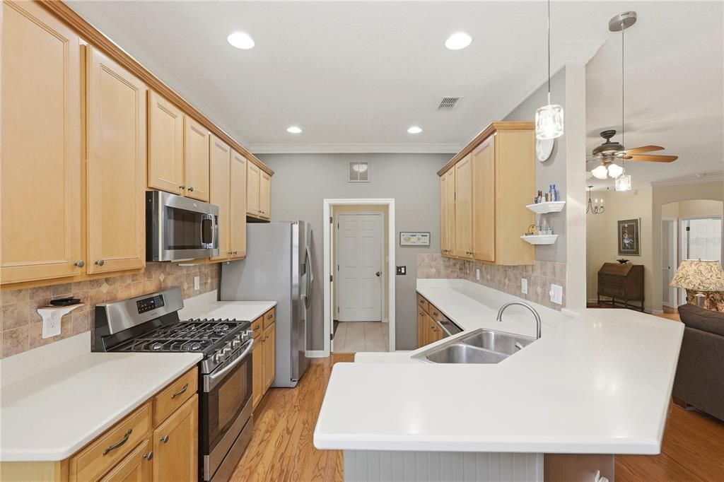 For Sale: $355,000 (2 beds, 2 baths, 1689 Square Feet)