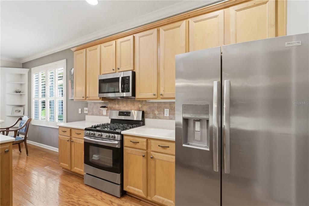 For Sale: $355,000 (2 beds, 2 baths, 1689 Square Feet)