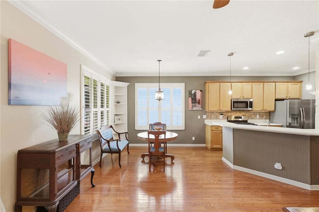 For Sale: $355,000 (2 beds, 2 baths, 1689 Square Feet)