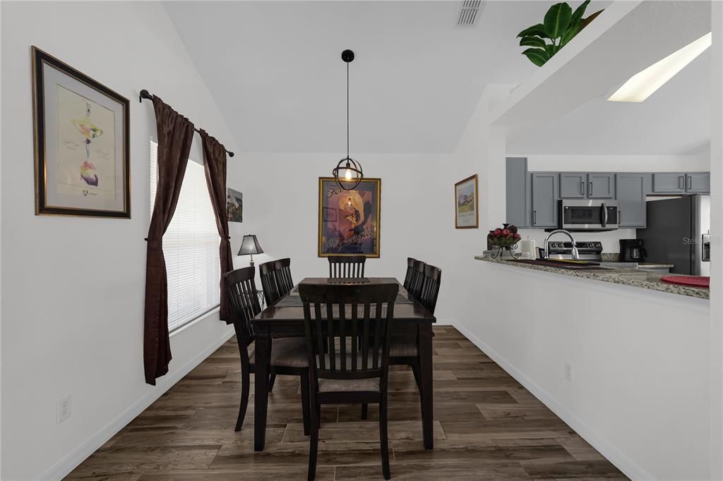 En Renta: $2,700 (4 camas, 3 baños, 1825 Pies cuadrados)