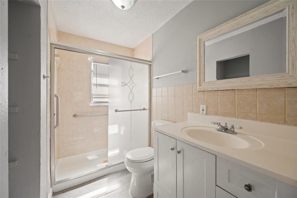 For Sale: $414,000 (5 beds, 2 baths, 1940 Square Feet)