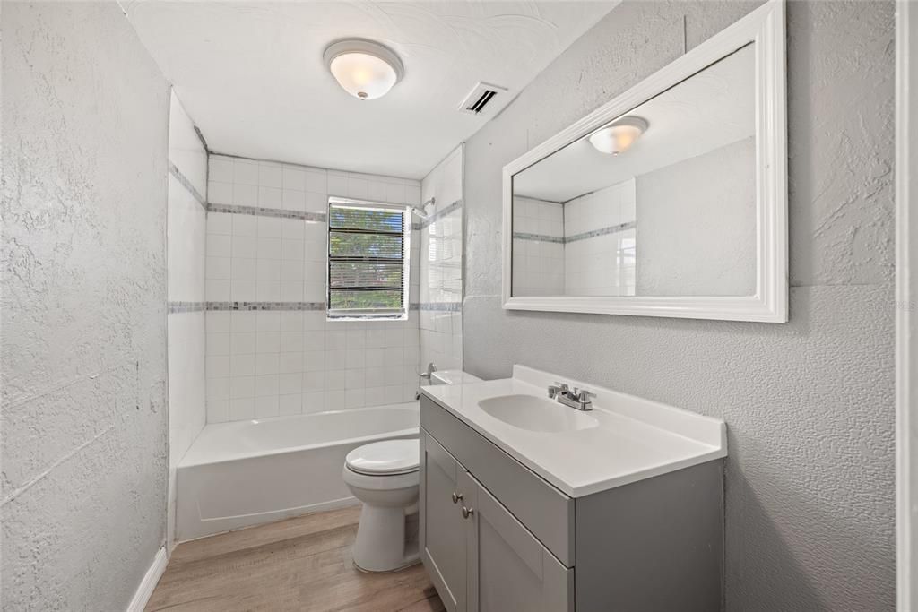 For Sale: $414,000 (5 beds, 2 baths, 1940 Square Feet)