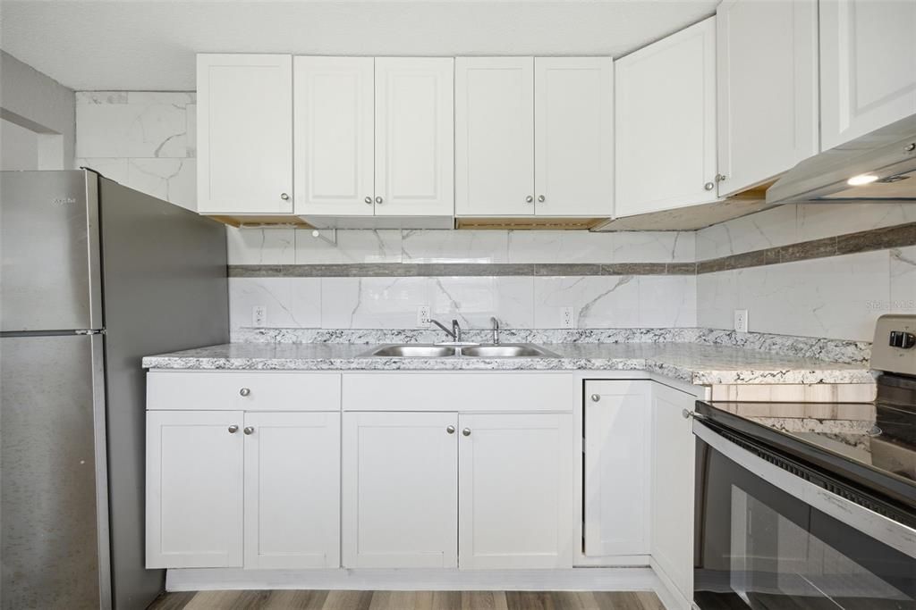 For Sale: $414,000 (5 beds, 2 baths, 1940 Square Feet)