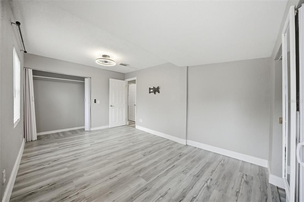 For Sale: $414,000 (5 beds, 2 baths, 1940 Square Feet)